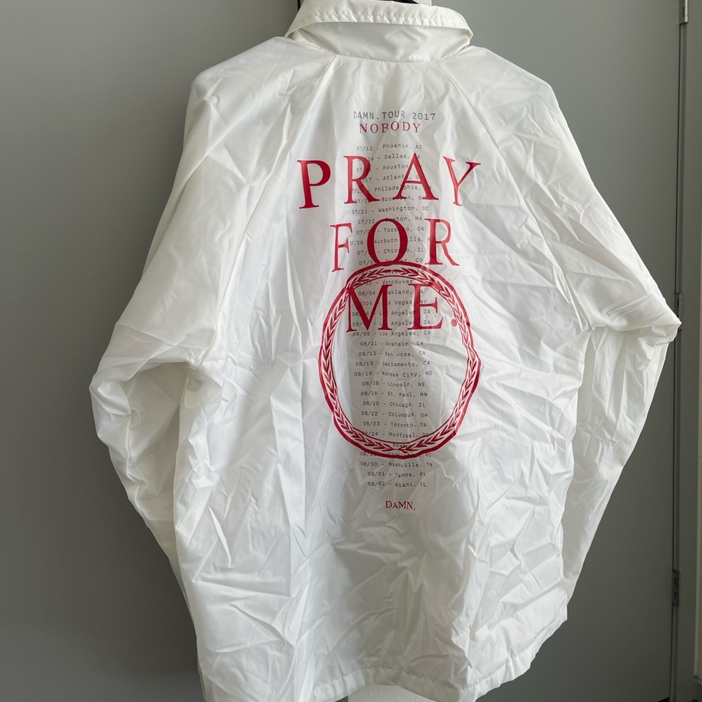 TDE KENDRICK LAMAR DAMN. TOUR 2017
Windbreaker jacket